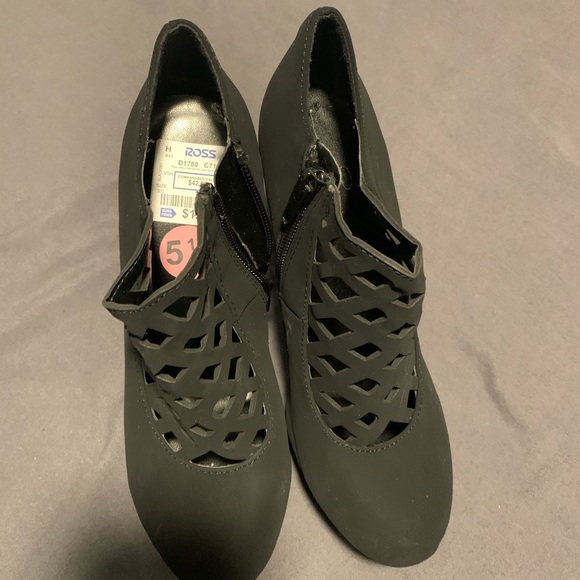 Black heels - Picture 3 of 4